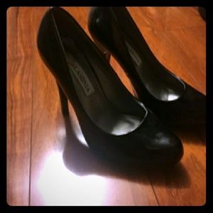 Black Leather pumps